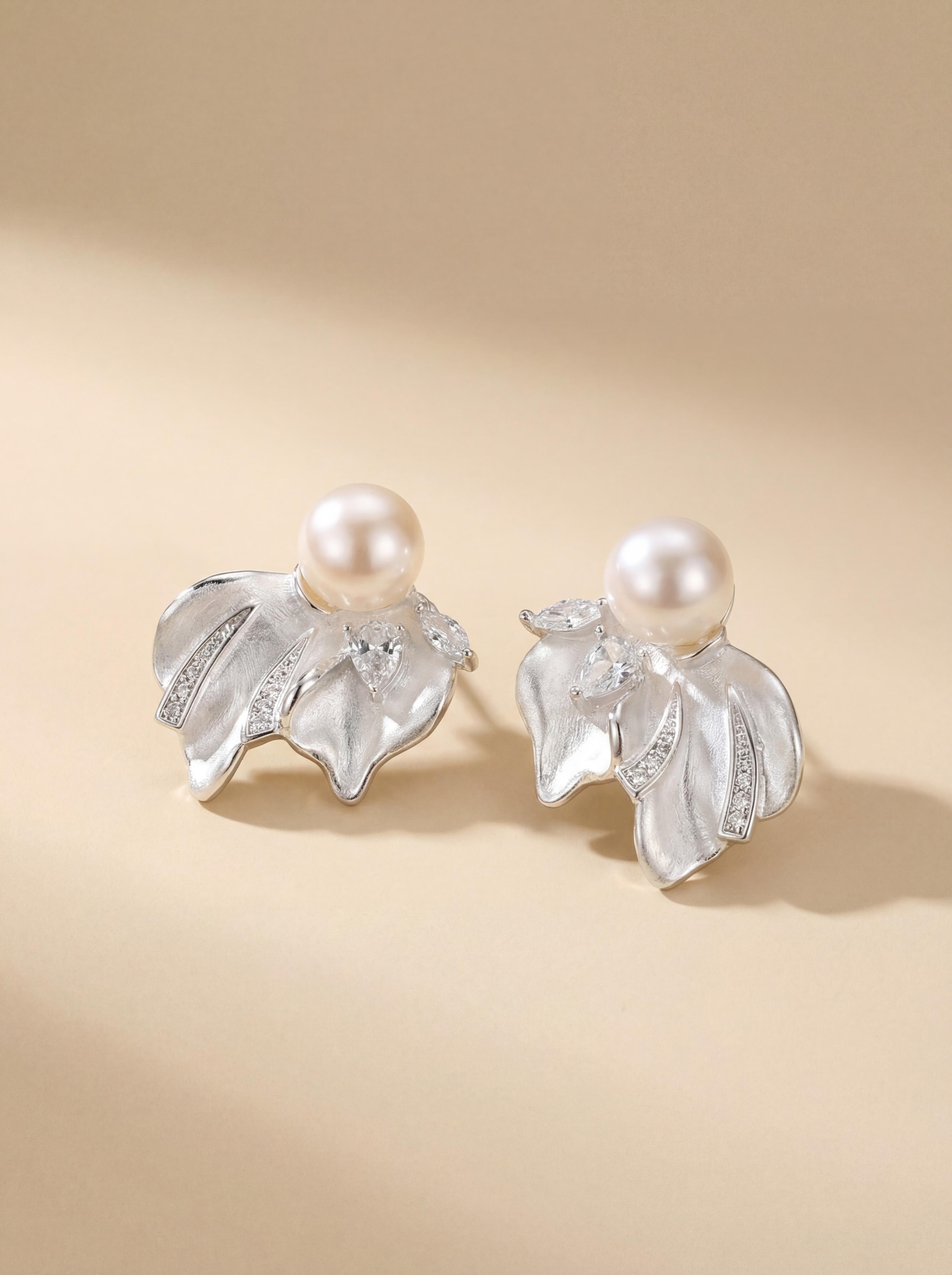 L'éclat de l'eau Freshwater Pearl Earrings