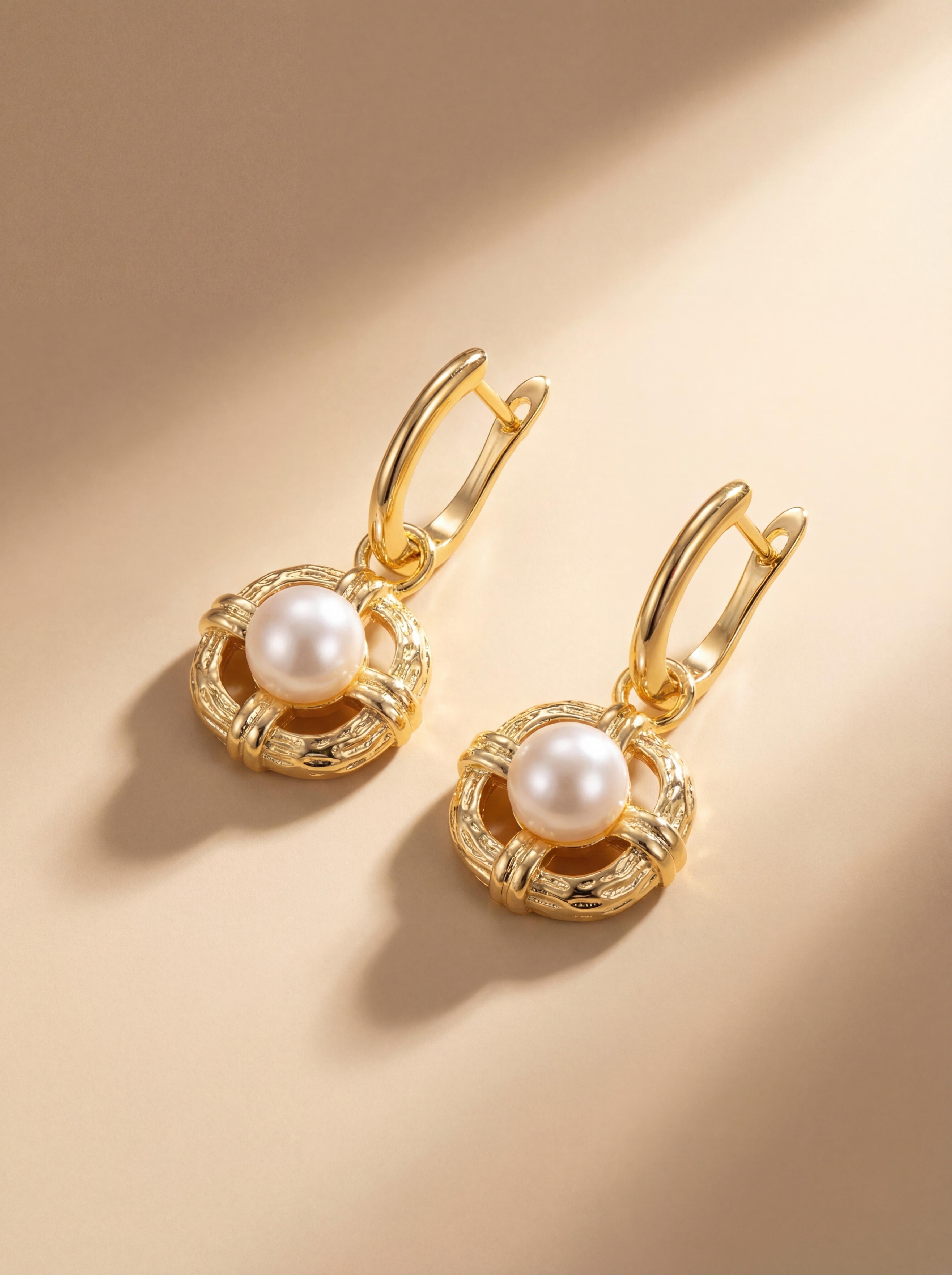 Classic Star Halo Freshwater Pearl Ear Clips