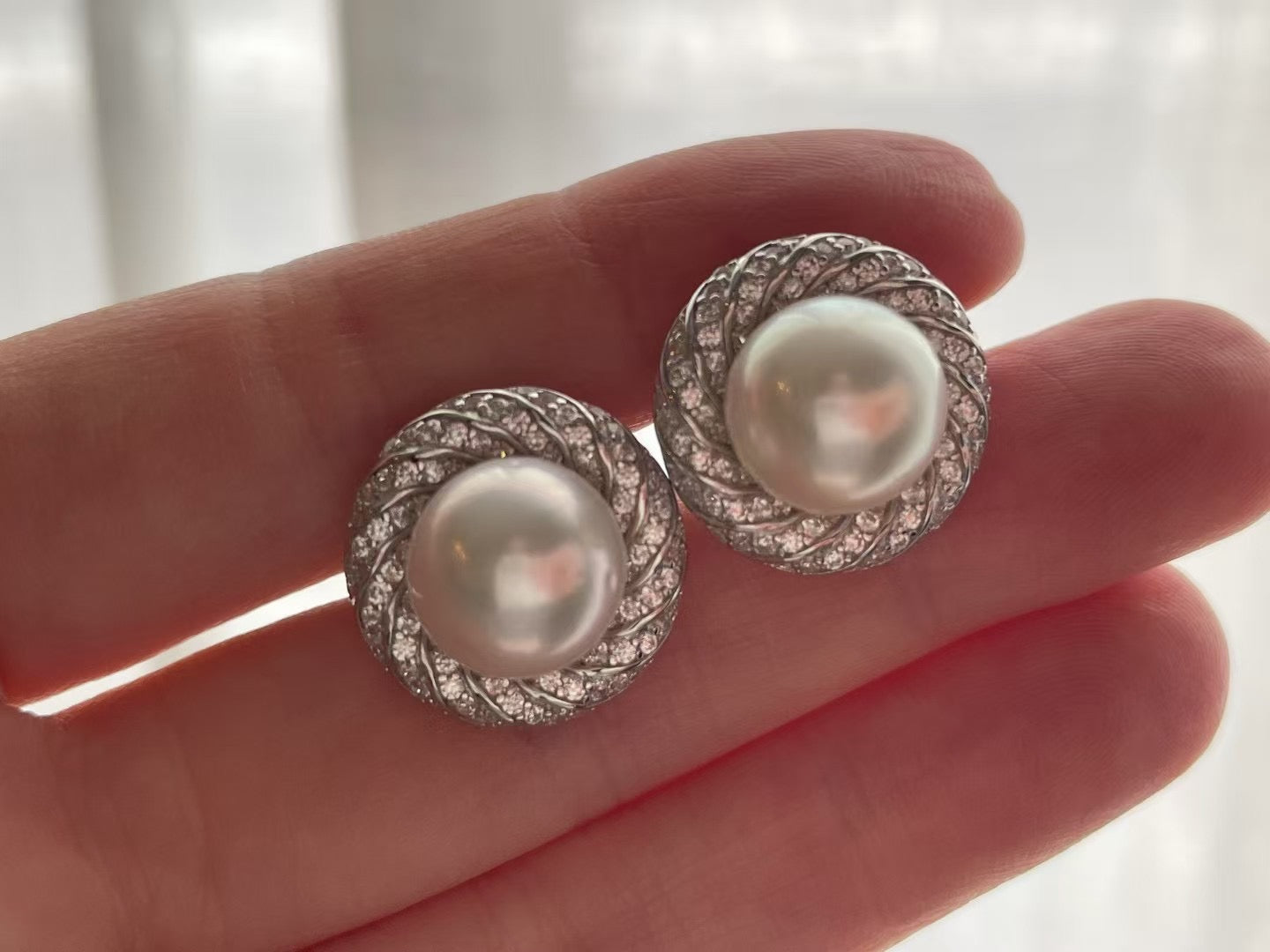 Vintage-Style Swarovski Diamond Freshwater Pearl Earrings - Timeless Elegance for Everyday Glamour