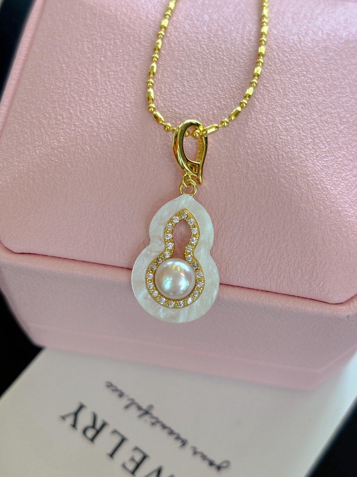 Gourd of Prosperity: Enameled Freshwater Pearl Necklace | Carrying Millennial Blessings White