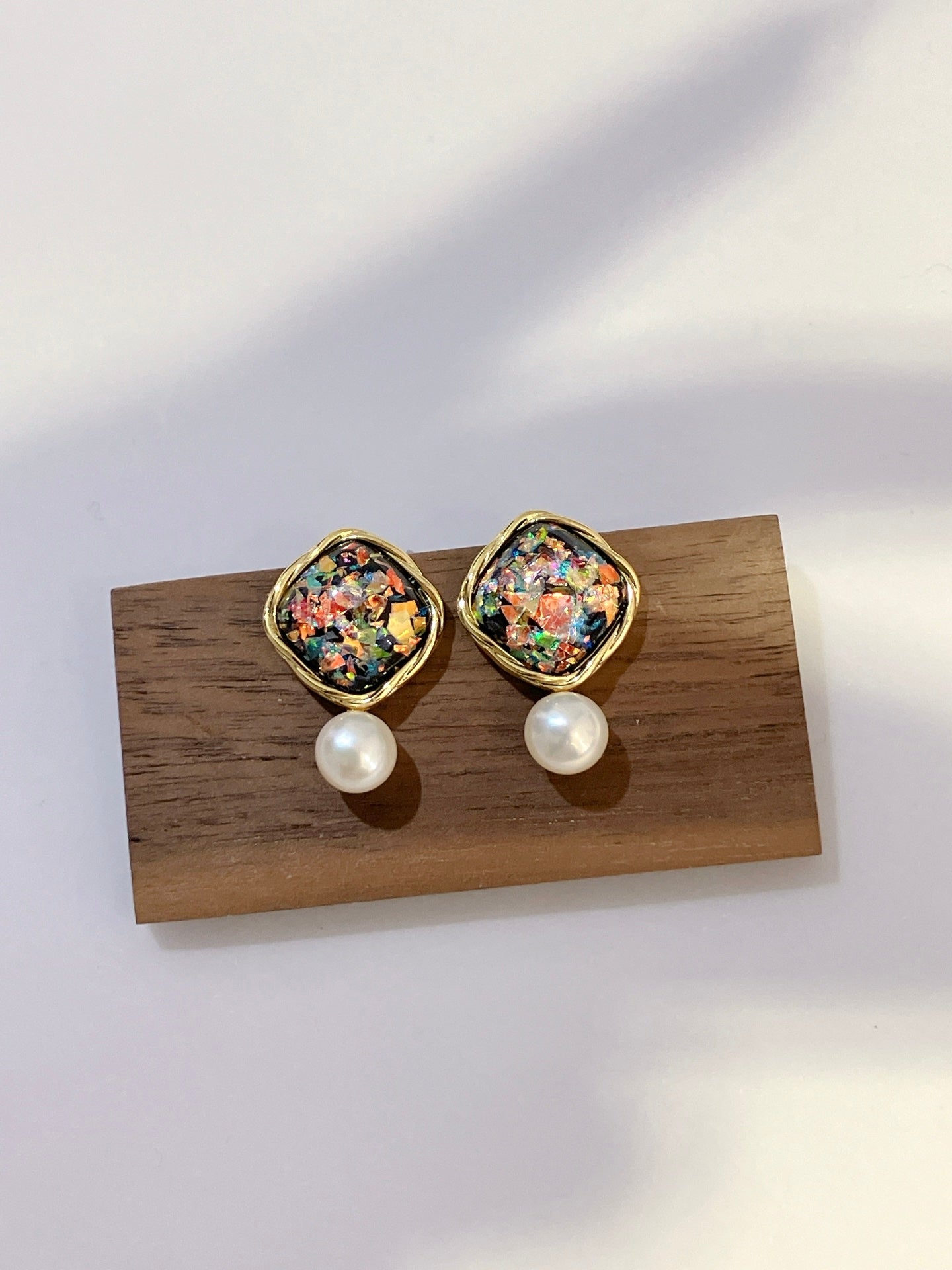 Aurora Whisper Ear Clips: Clip-on Gemstone Resin with Freshwater Pearl