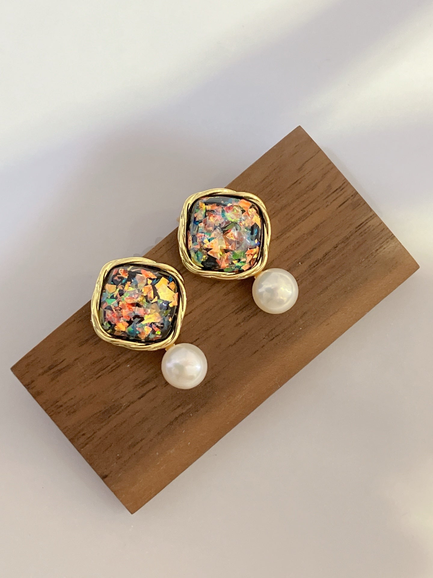 Aurora Whisper Ear Clips: Clip-on Gemstone Resin with Freshwater Pearl