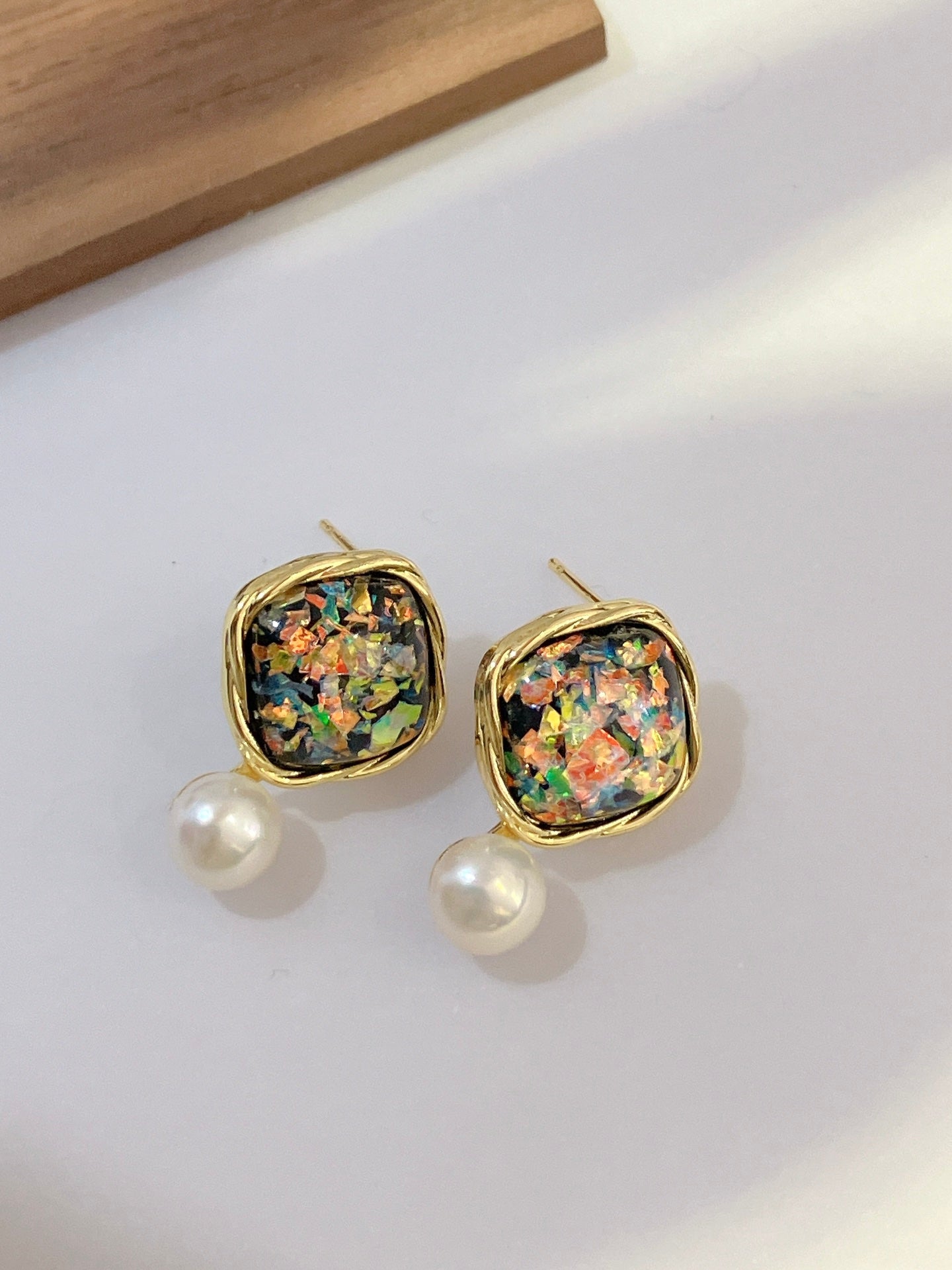 Aurora Whisper Ear Clips: Clip-on Gemstone Resin with Freshwater Pearl