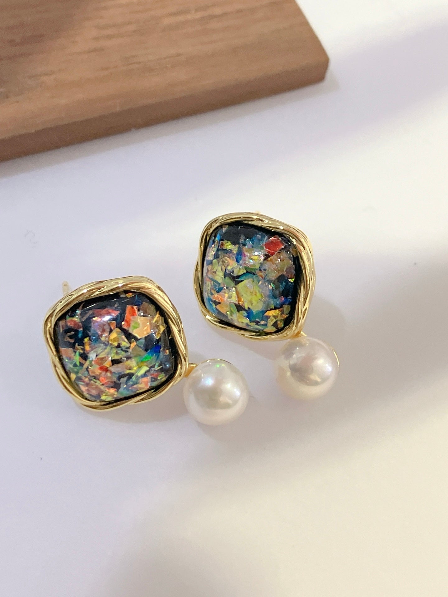 Aurora Whisper Ear Clips: Clip-on Gemstone Resin with Freshwater Pearl