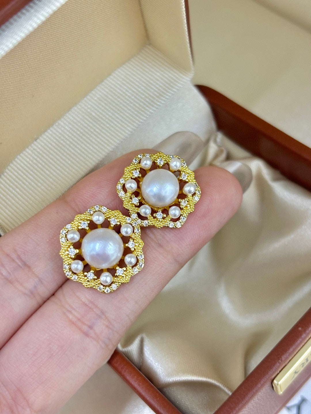 Vintage Floral Pearl Clip-On Earrings for Non-Pierced Ears - Rose Gold & Silver Gold