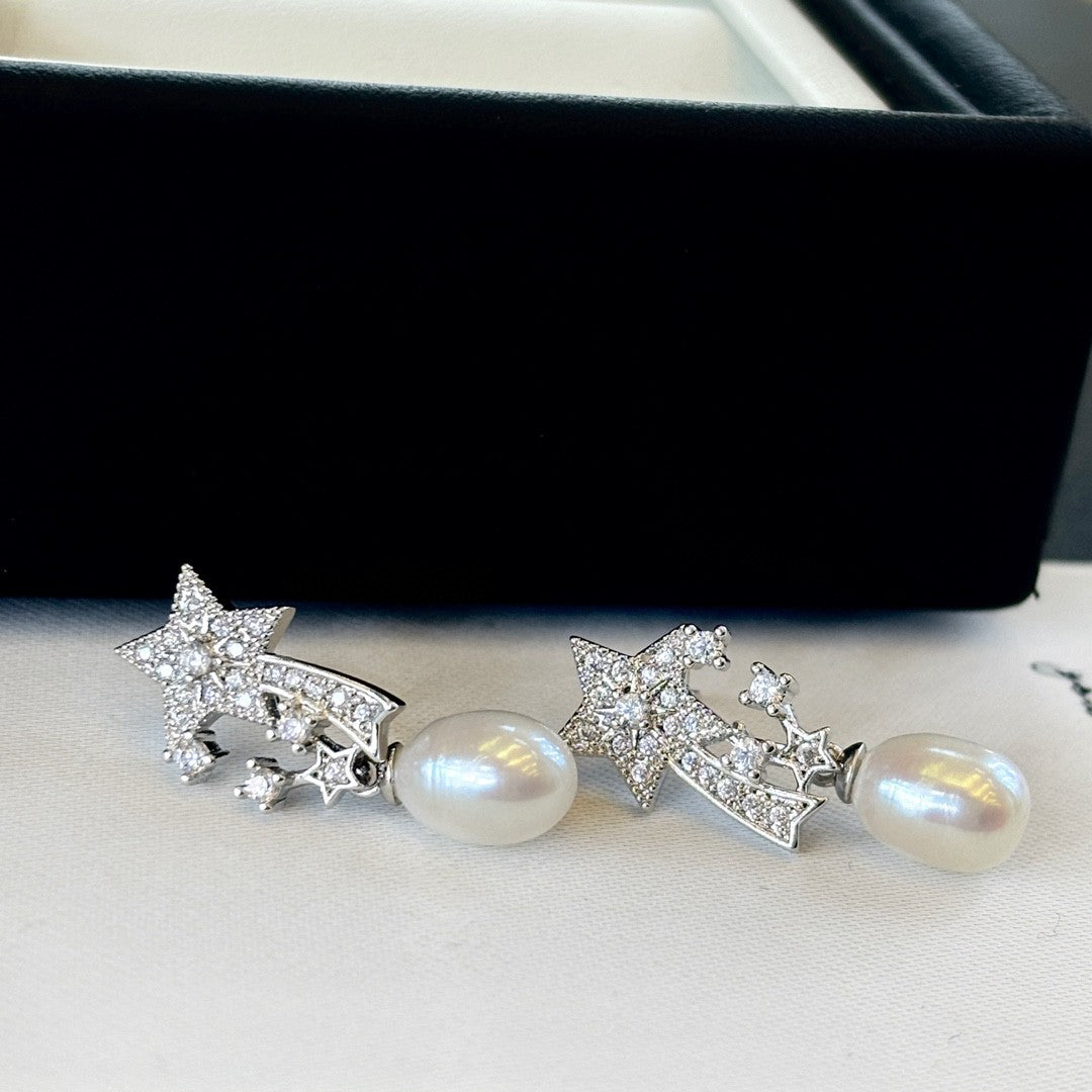Star Trails Freshwater Pearl Earrings | 925 Silver Comet Studs for Daily Elegance