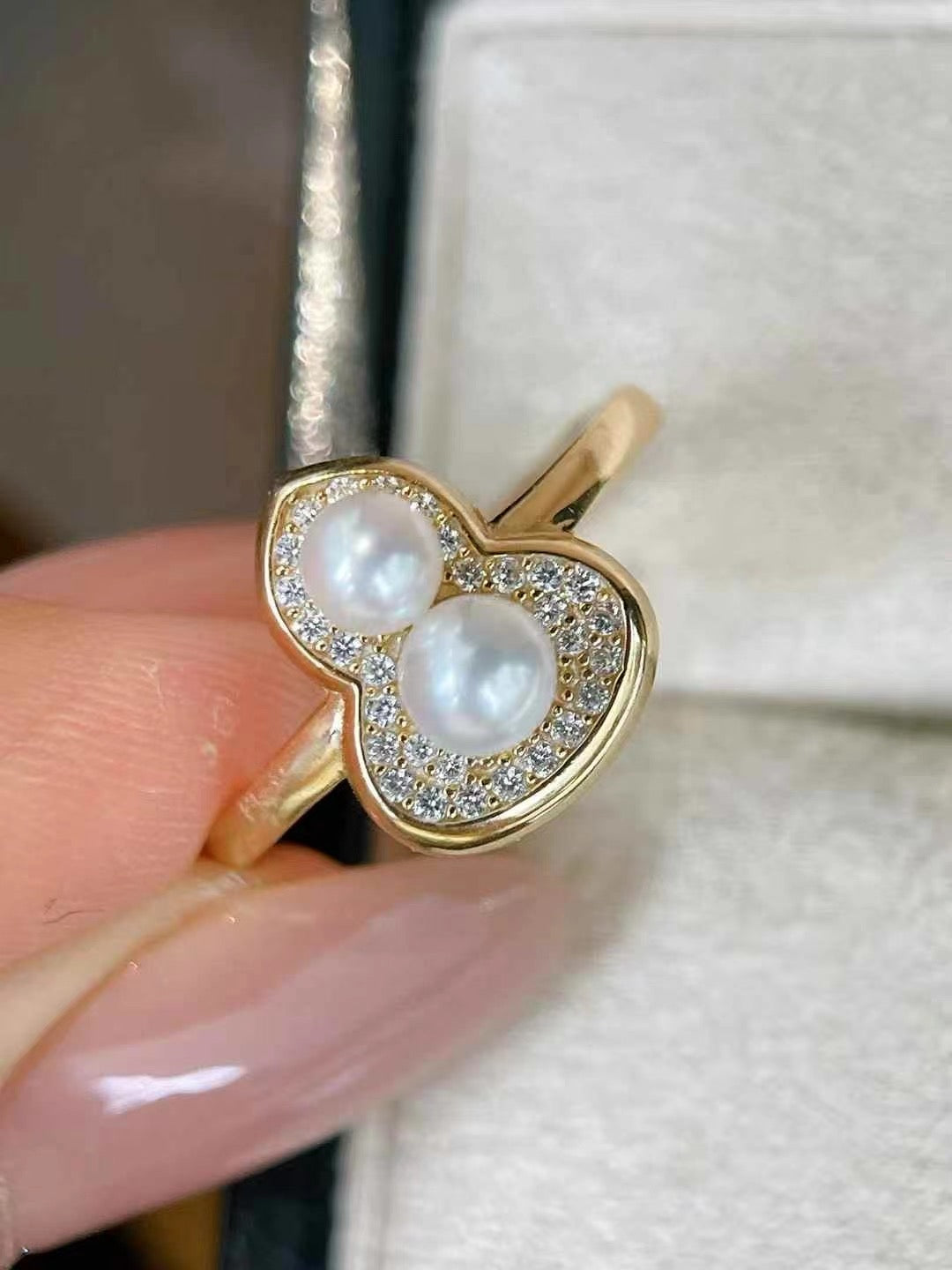 Naturally Radiant Double Pearl Heart Ring - Elegant 18K Gold & Diamond Setting