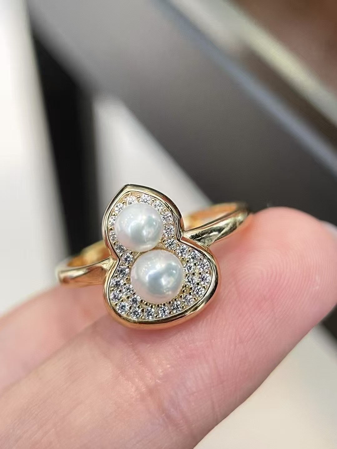 Naturally Radiant Double Pearl Heart Ring - Elegant 18K Gold & Diamond Setting
