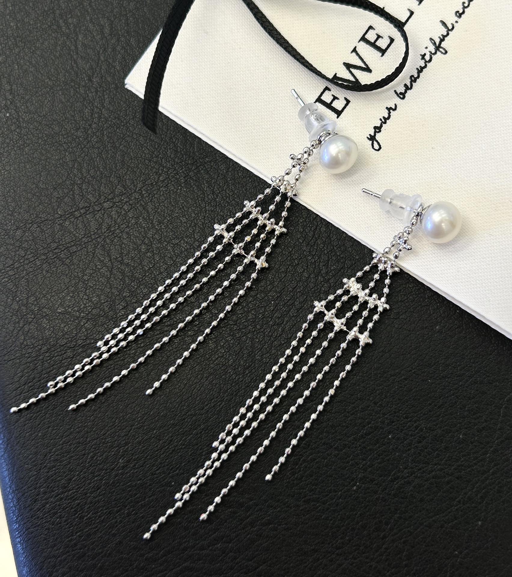 Galaxy Rain Unwild Pearls Earrings