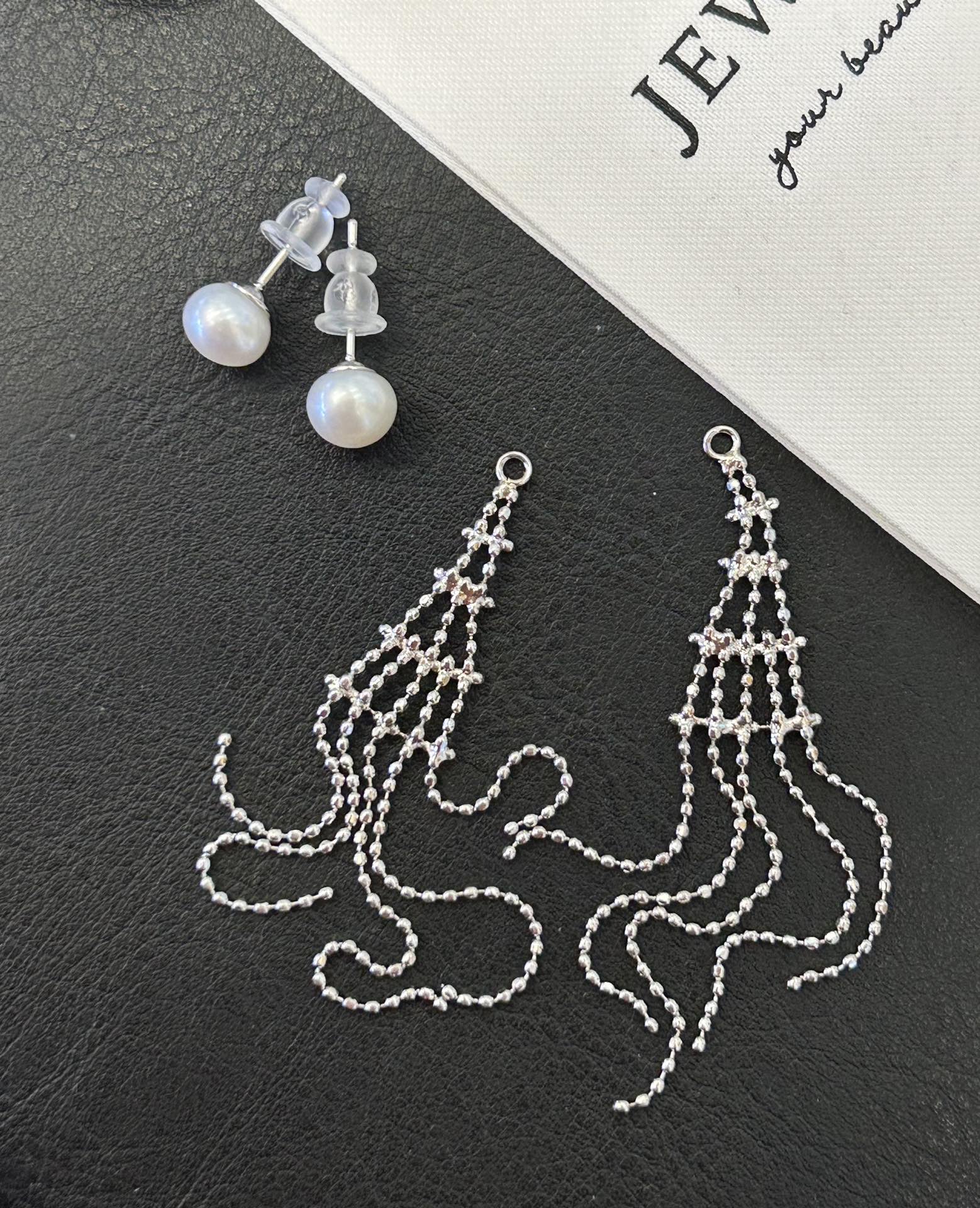 Galaxy Rain Unwild Pearls Earrings