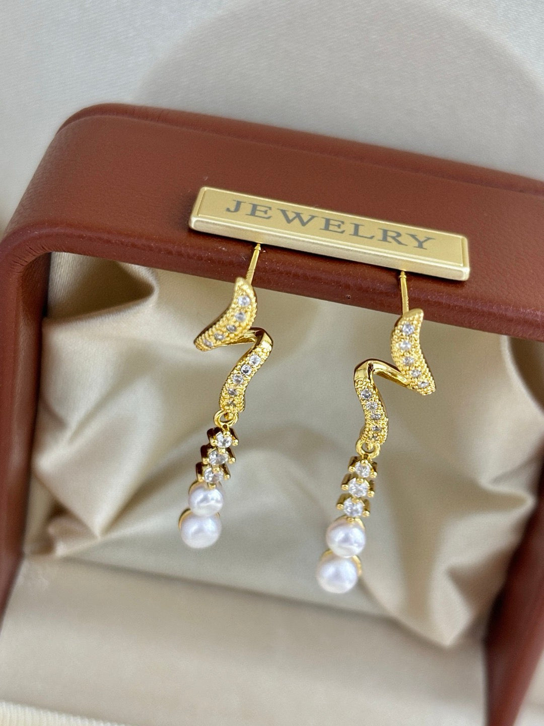 Galaxy Whisper Pearl Drop Earrings - Sleek Dangling Elegance Gold