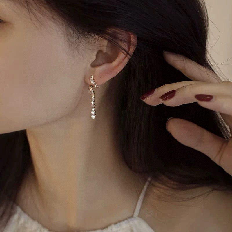 Galaxy Whisper Pearl Drop Earrings - Sleek Dangling Elegance