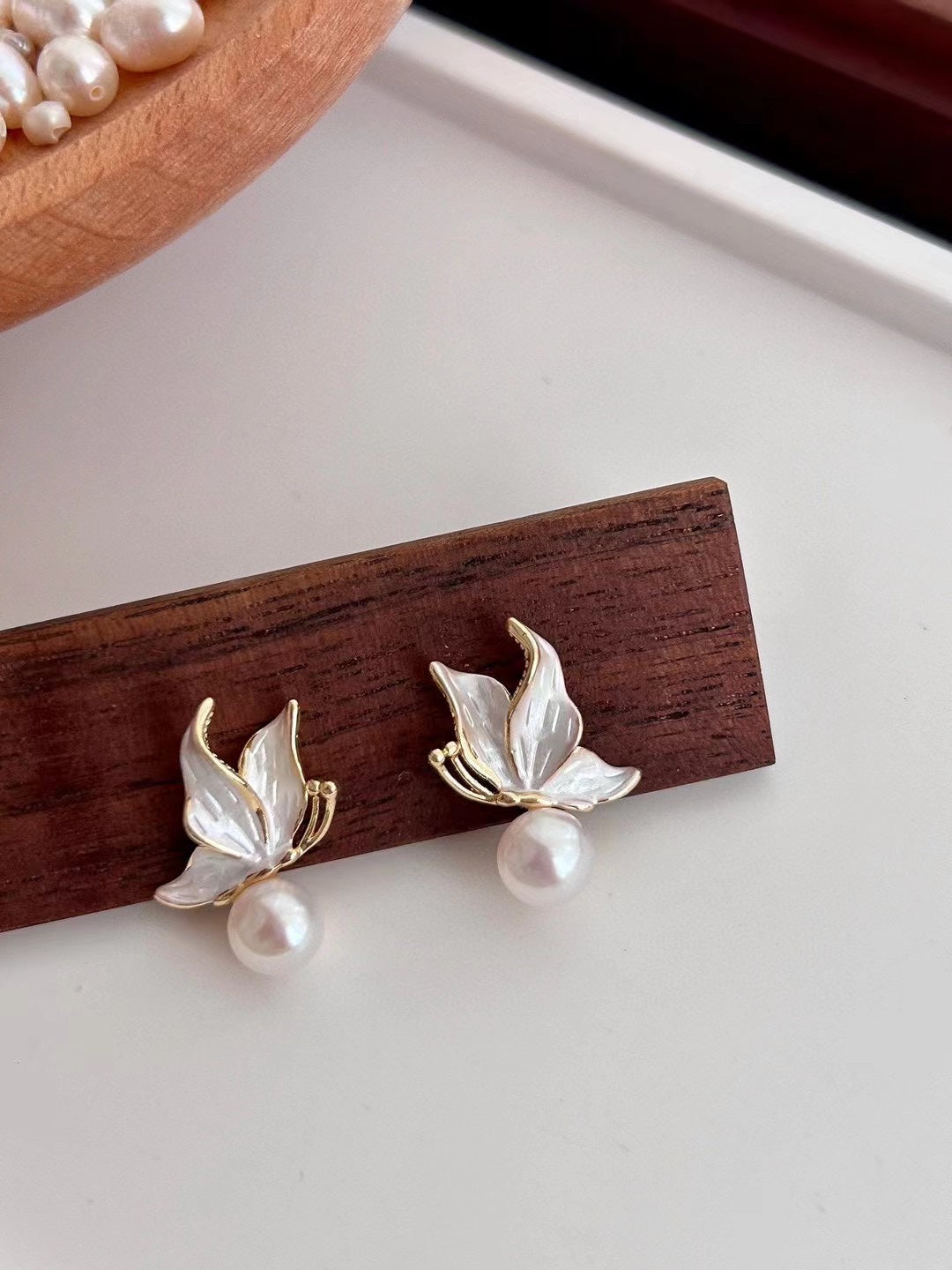 Butterfly Kiss Freshwater Pearl Earrings: Lightweight Floral Elegance