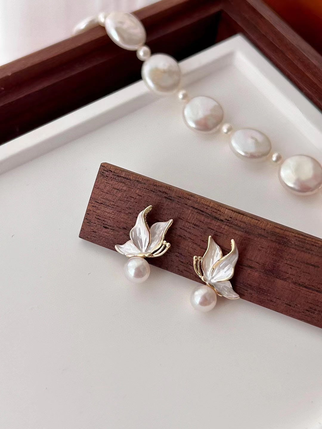 Butterfly Kiss Freshwater Pearl Earrings: Lightweight Floral Elegance