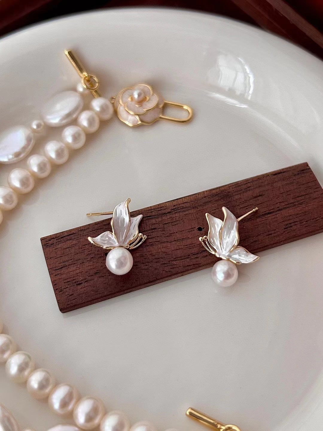 Butterfly Kiss Freshwater Pearl Earrings: Lightweight Floral Elegance