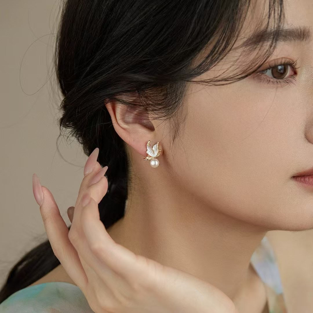 Butterfly Kiss Freshwater Pearl Earrings: Lightweight Floral Elegance