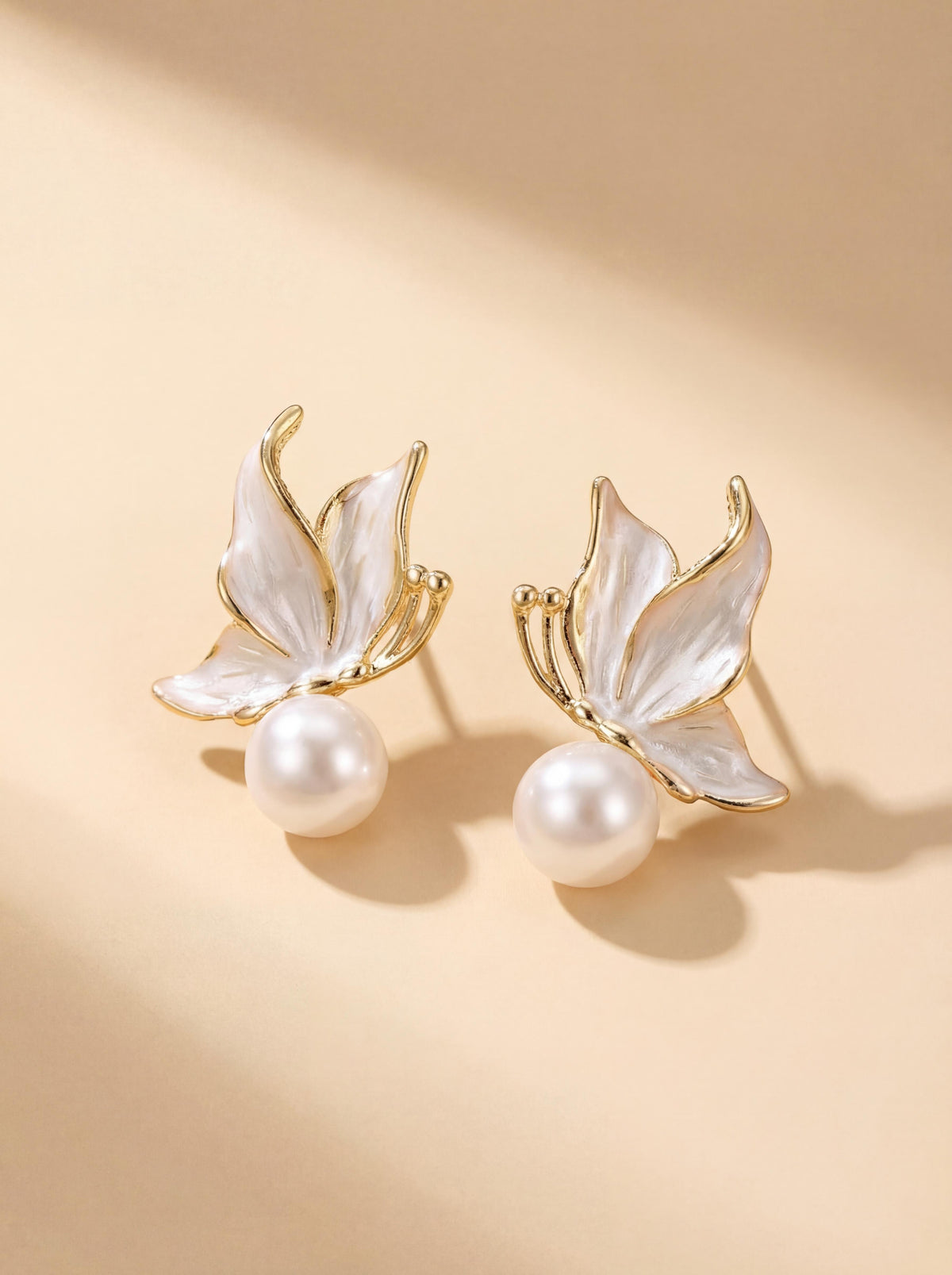 Butterfly Kiss Freshwater Pearl Earrings: Lightweight Floral Elegance