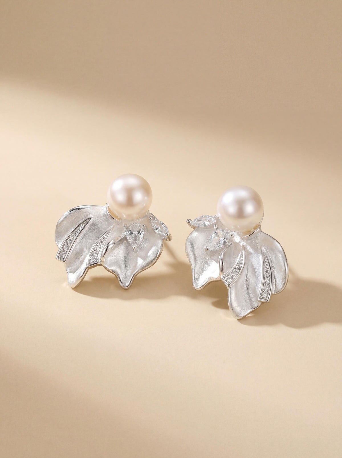 L'éclat de l'eau Freshwater Pearl Earrings
