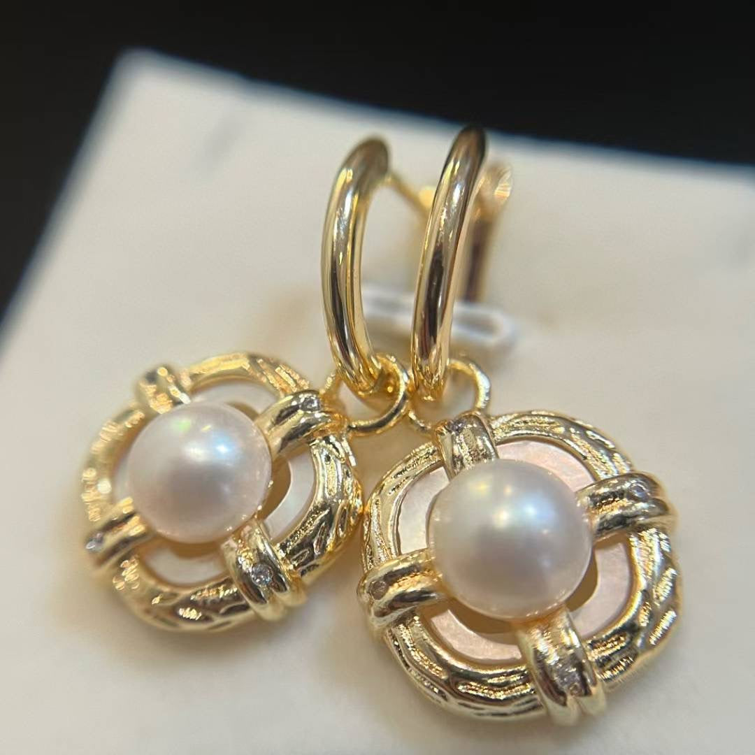 Classic Star Halo Freshwater Pearl Ear Clips