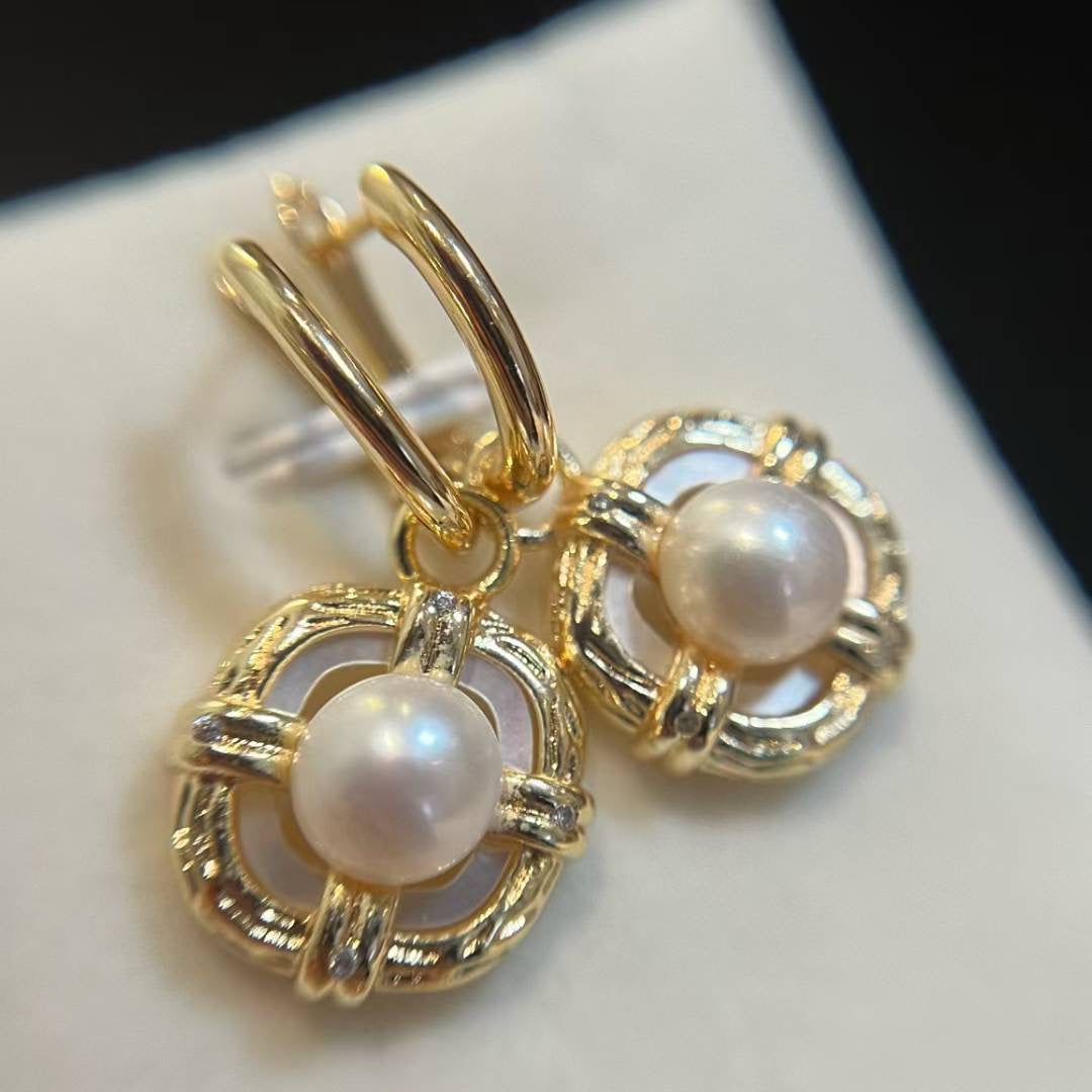 Classic Star Halo Freshwater Pearl Ear Clips