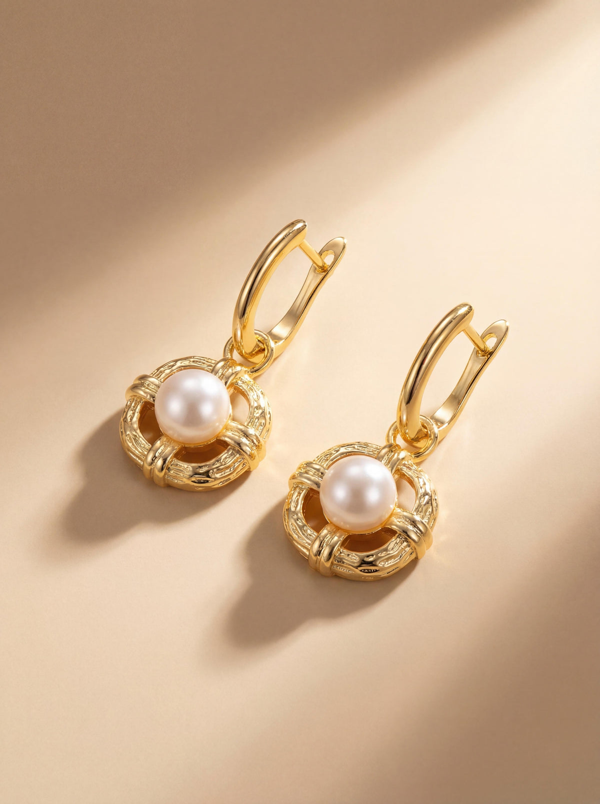 Classic Star Halo Freshwater Pearl Ear Clips