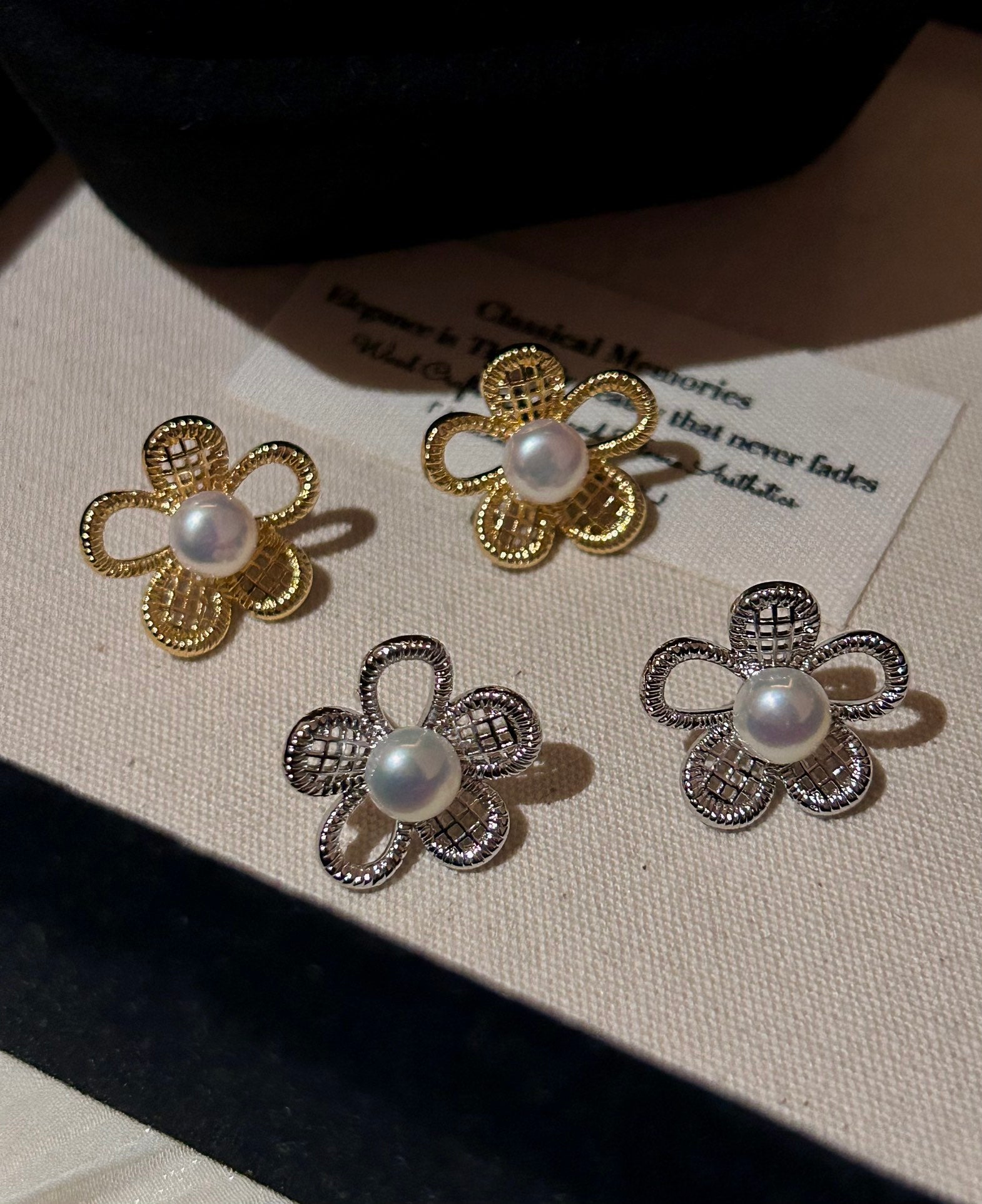 Timeless Artisan Daisies Pearl Earrings - Dual-Tone Freshwater Elegance