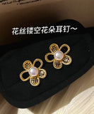 Timeless Artisan Daisies Pearl Earrings - Dual-Tone Freshwater Elegance