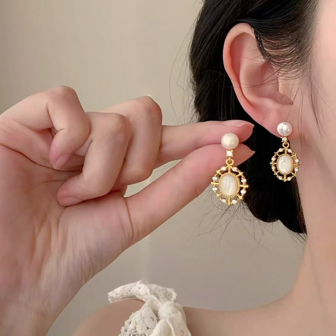 French Light Retro Mother-of-Pearl Pearl Earrings | Elegant Oceanic Whispers