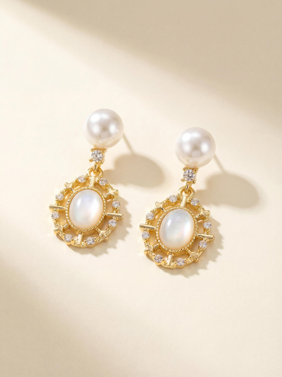 French Light Retro Mother-of-Pearl Pearl Earrings | Elegant Oceanic Whispers